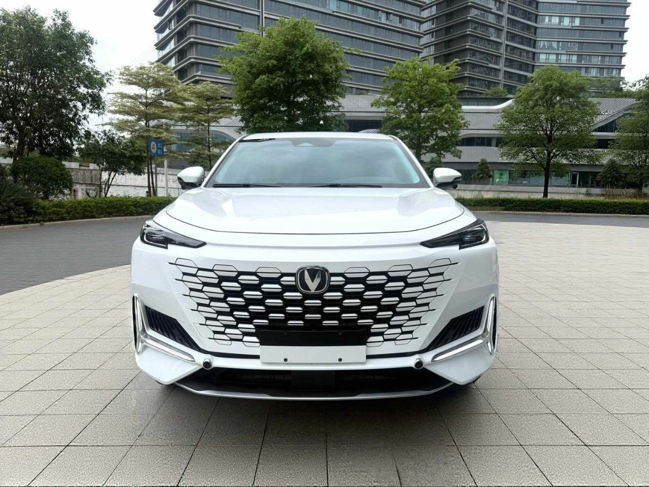 Changan modèle 2024 tout blanc UNI-K 2.0T 2WD Édition Yue Shang Automatique tout comme neuf