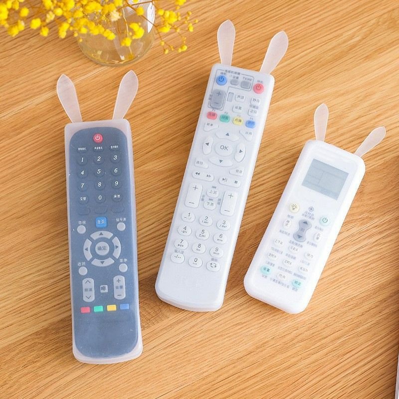 Housse de protection en silicone transparent pour télécommandes présentent un design amusant avec des oreilles de lapin.