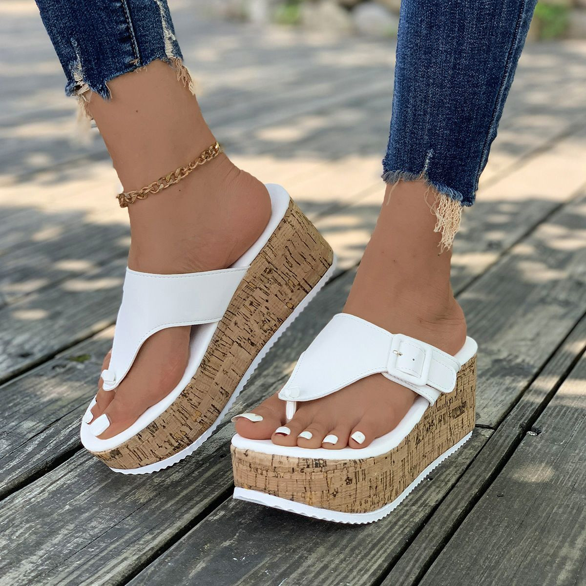 Nouvelles chaussures montante légère tendance pour femmes épaisses  grande taille Station indépendante Wedge Women's Buckle Sandales Spot