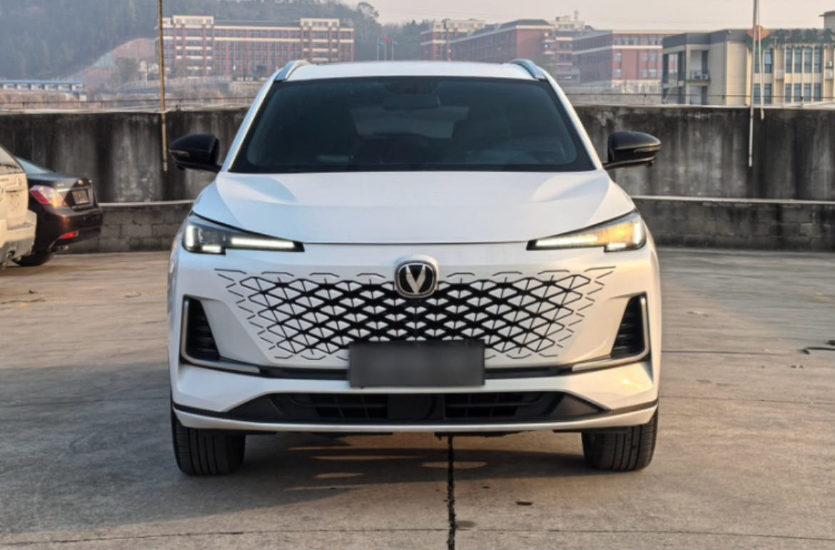 Changan CS55PLUS, modèle 2024, troisième génération, boîte DCT 1,5T Excellence Voiture d'occasion presque comme neuve